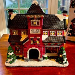 St. Nicholas Square illuminated Village Public Library. Like new, working lights